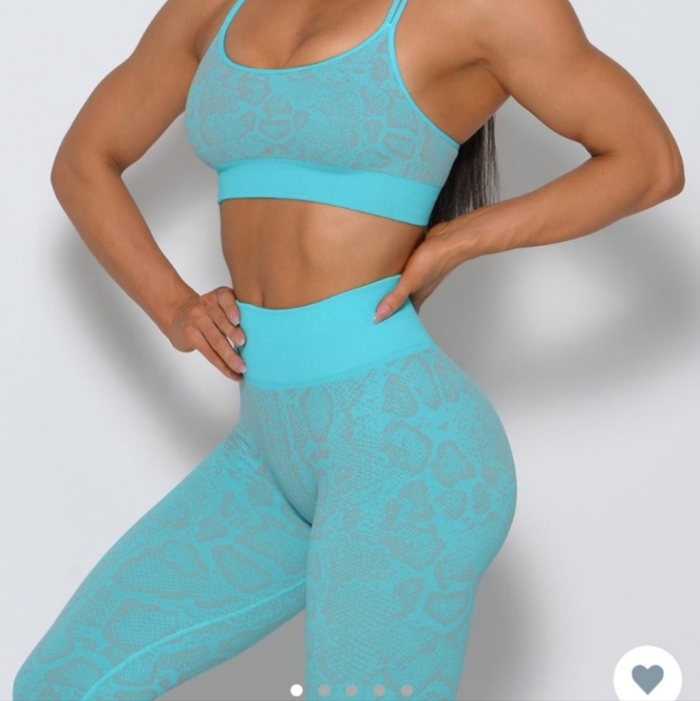 Bombshell NWOT Snakeskin Seamless Blue Grey L/XL - Picture 2 of 13